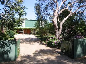 Pelican Bay Bed And Breakfast - Whitsundays Accommodation 0