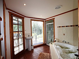 Love Grove Guest House - Whitsundays Accommodation 0