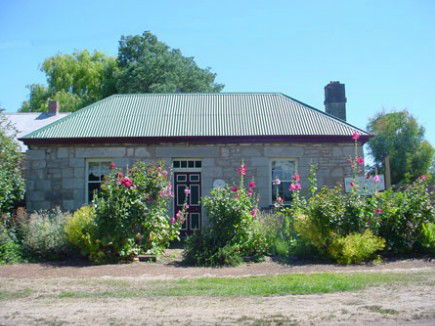 Colonial Cottages Of Ross - Historic Hudson Cottage - Whitsundays Accommodation 1