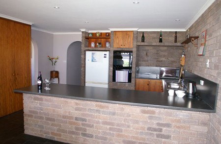 Three Hut Point Waterfront Accommodation - Whitsundays Accommodation 2