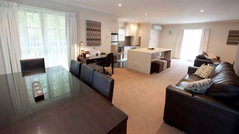Executive Townhouse, Ballarat - Whitsundays Accommodation 4