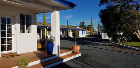 Colonial Motel - Whitsundays Accommodation 0