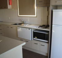 Bowlo Holiday Cabins - Whitsundays Accommodation