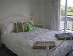 Halls Country Cottages - Whitsundays Accommodation 3