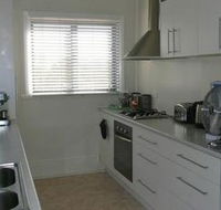 Hill Crest House - Whitsundays Accommodation