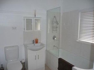 Hill Crest House - Whitsundays Accommodation 1