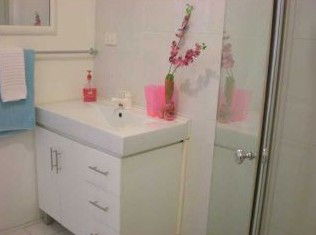 Blue Wren Cottage - Broken Hill - Whitsundays Accommodation 1