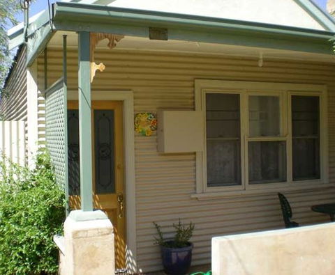 Blue Wren Cottage - Broken Hill - Whitsundays Accommodation 2