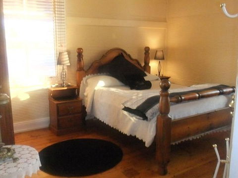 Gum Paddock Country Cottage - Whitsundays Accommodation 1