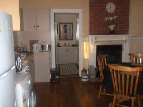 Gum Paddock Country Cottage - Whitsundays Accommodation 2