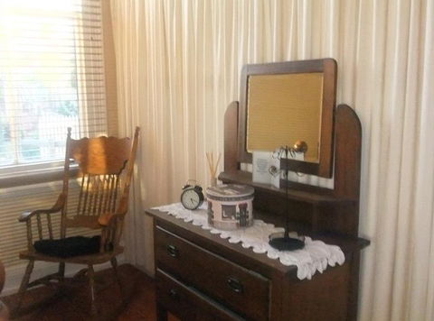Gum Paddock Country Cottage - Whitsundays Accommodation 4