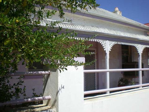 Lavender And Lace Cottage - Whitsundays Accommodation 3