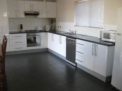 Silver City Cottages - Whitsundays Accommodation 0