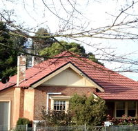 Batlow House - Whitsundays Accommodation