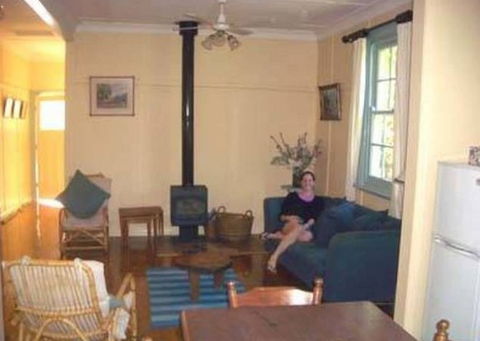 Honeysuckle Cottage Jingellic - Whitsundays Accommodation 3