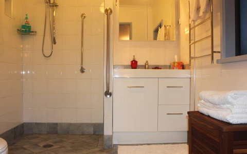 Clyde Cottage - Whitsundays Accommodation 3