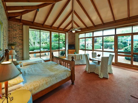 The Garden Room Bed And Breakfast - Whitsundays Accommodation 3