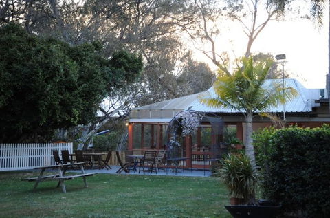 Artesian Spa Motel - Whitsundays Accommodation 5