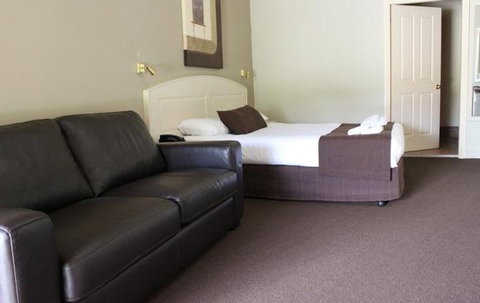 Bowen Inn - Whitsundays Accommodation 1