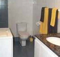 A Beach House Near Manly - Whitsundays Accommodation