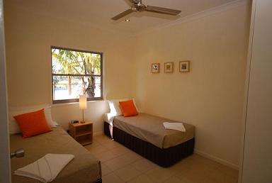 Woodgate Beach Houses - Whitsundays Accommodation 4