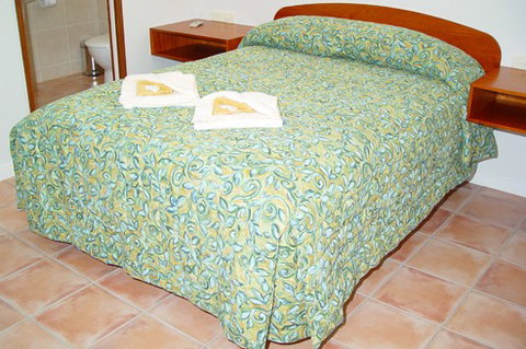 R & R @ Woodgate Beach - Whitsundays Accommodation 0