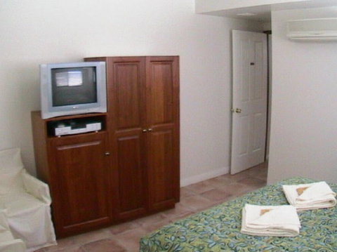 R & R @ Woodgate Beach - Whitsundays Accommodation 1