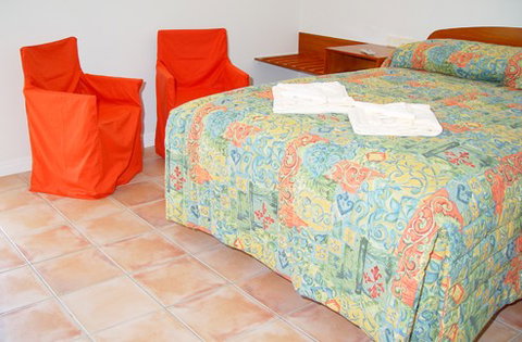 R & R @ Woodgate Beach - Whitsundays Accommodation 2