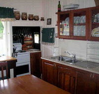 Dillons Cottage - Whitsundays Accommodation