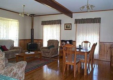 Kookaburra Cottage - Holiday Home - Whitsundays Accommodation 4