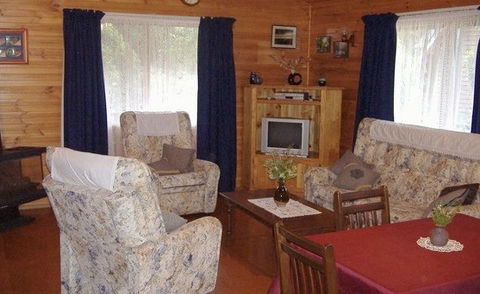 Warrina - Holiday Home - Whitsundays Accommodation 1