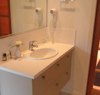Ravensbourne Escape Silverwood Lodge - Whitsundays Accommodation