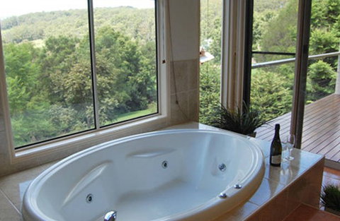 Ravensbourne Escape Kookaburra Kottage - Whitsundays Accommodation 0