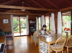 Karri Patch Cottage - Whitsundays Accommodation 2