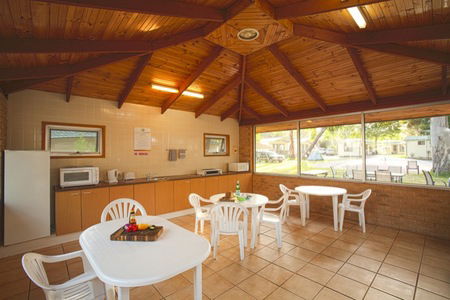 Crystal Brook Tourist Park - Whitsundays Accommodation 2