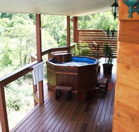 Ravensbourne Escape Holiday Cottages - Whitsundays Accommodation