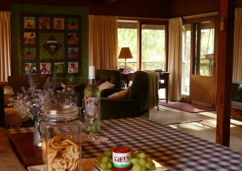 The Burrow At Wombat Bend Bed And Breakfast - Whitsundays Accommodation 2