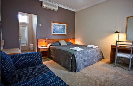 Abbotsleigh Motor Inn - Whitsundays Accommodation 2
