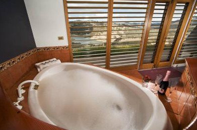 Eagle View Escape - Whitsundays Accommodation 0