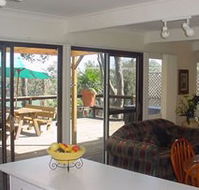 Lakeview Cottage - Whitsundays Accommodation