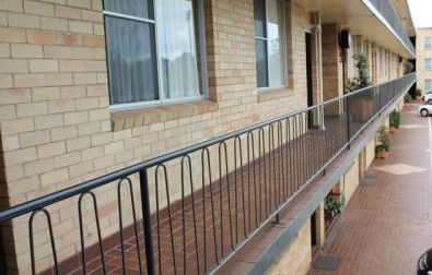 AZA Motel - Whitsundays Accommodation 0