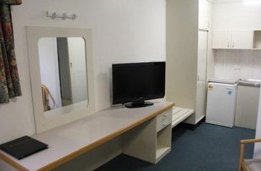 AZA Motel - Whitsundays Accommodation 3