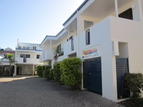 Cosmopolitan Motel And Serviced Apartments - Whitsundays Accommodation 3