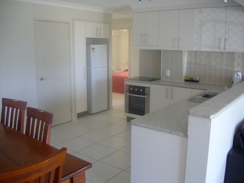 L'Amor Holiday Apartments - Whitsundays Accommodation 3