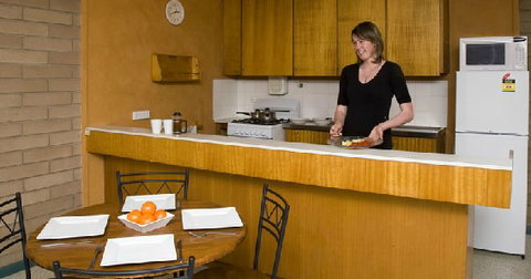 Hillsview Tourist Apartments - Whitsundays Accommodation 3