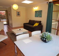 Bright Highland Valley Cottages - Whitsundays Accommodation