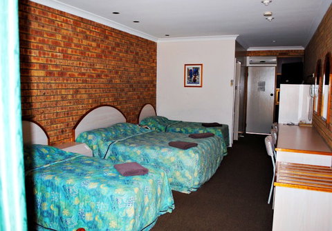 Albert Park Motor Inn - Whitsundays Accommodation 0
