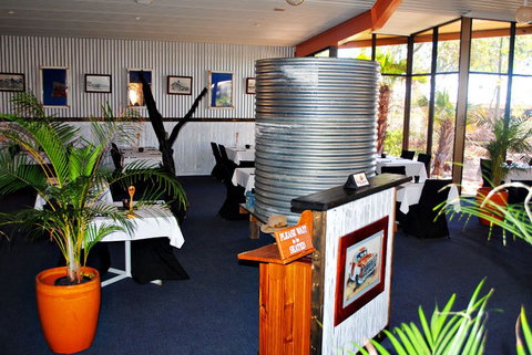 Albert Park Motor Inn - Whitsundays Accommodation 2