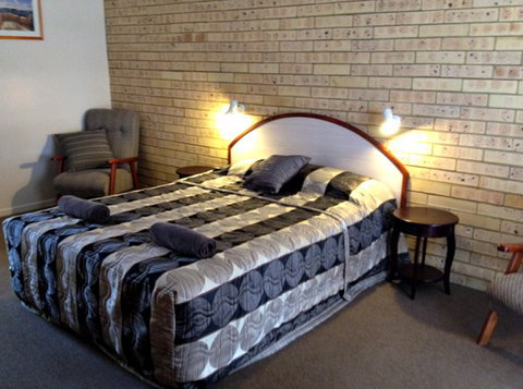 Albert Park Motor Inn - Whitsundays Accommodation 3