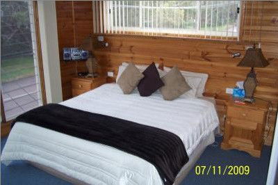 Bateau Bay Beachfront Luxury Accomodation - Whitsundays Accommodation 1